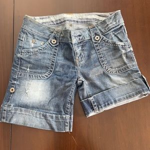 Guess jean shorts size 28